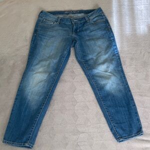 Old Navy Women's Rock Star Light-Mid Blue Relaxed Boyfriend Jeans. Size 6